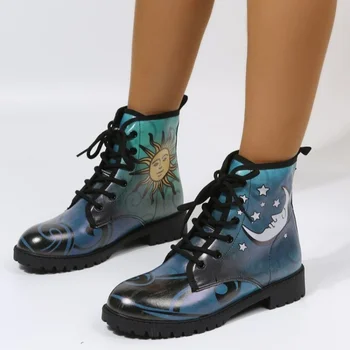 Зимни дамски обувки 2022 г., модни дамски обувки с висок берцем, ботуши на платформа, дамски ботуши на среден ток с шнур и кръгло бомбе, с изображение на Слънцето и Луната