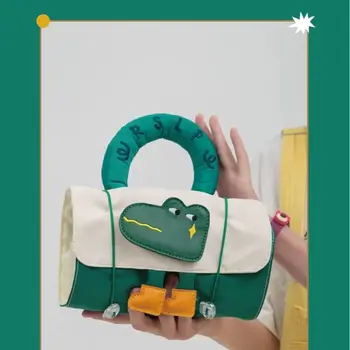 Студентски сладък cartoony крокодил голям капацитет free toiletries детски канцеларски материали настолна чанта за съхранение дръжка чанта е многофункционална чанта
